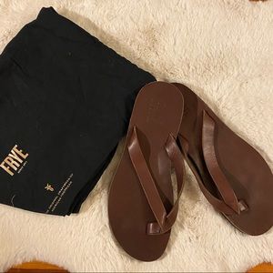 FRYE Mens Neil Thong Flat Sandal FRYE Mens Neil Thong Flat Sandal